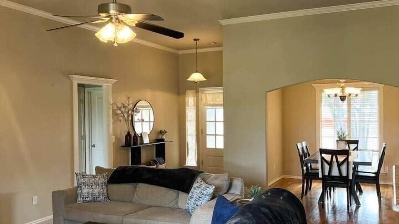 Photo of Livingroom in Jenks