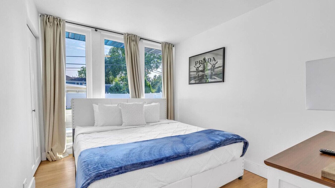 Photo of Bedroom in Elmhurst