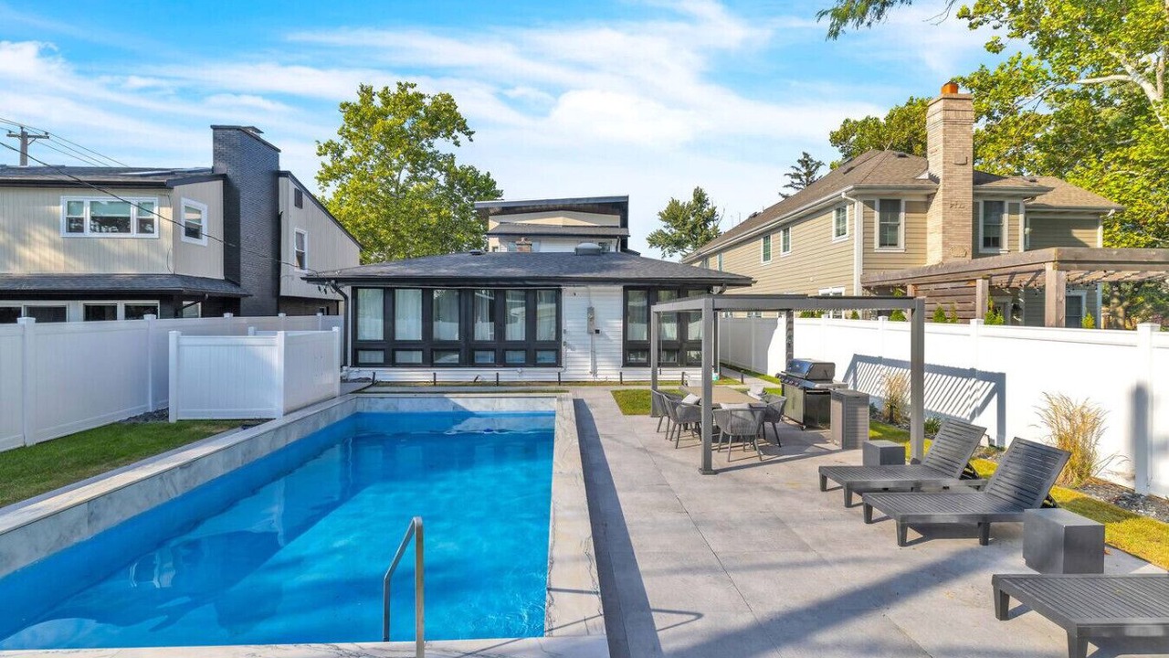 Photo of Outdoor in Elmhurst