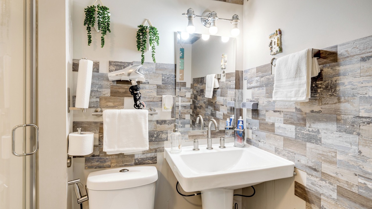 Photo of Bathroom in Elgin