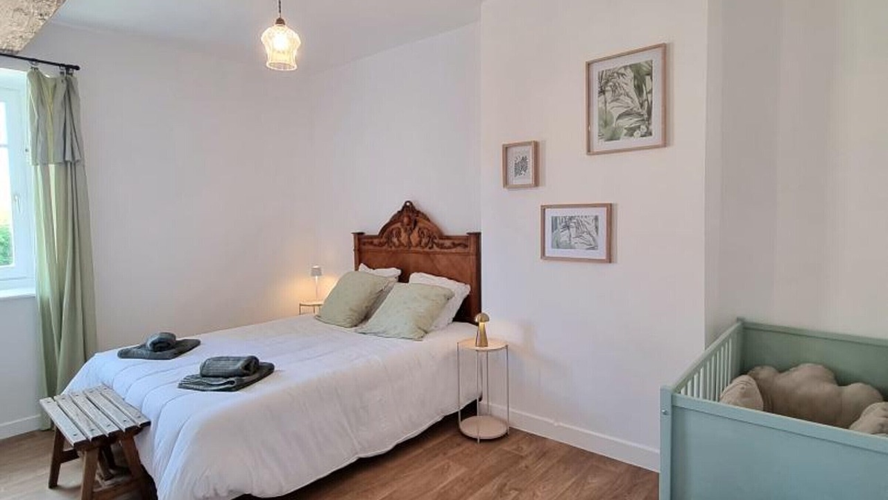 Photo of Bedroom in Saint-Haon-le-Chatel