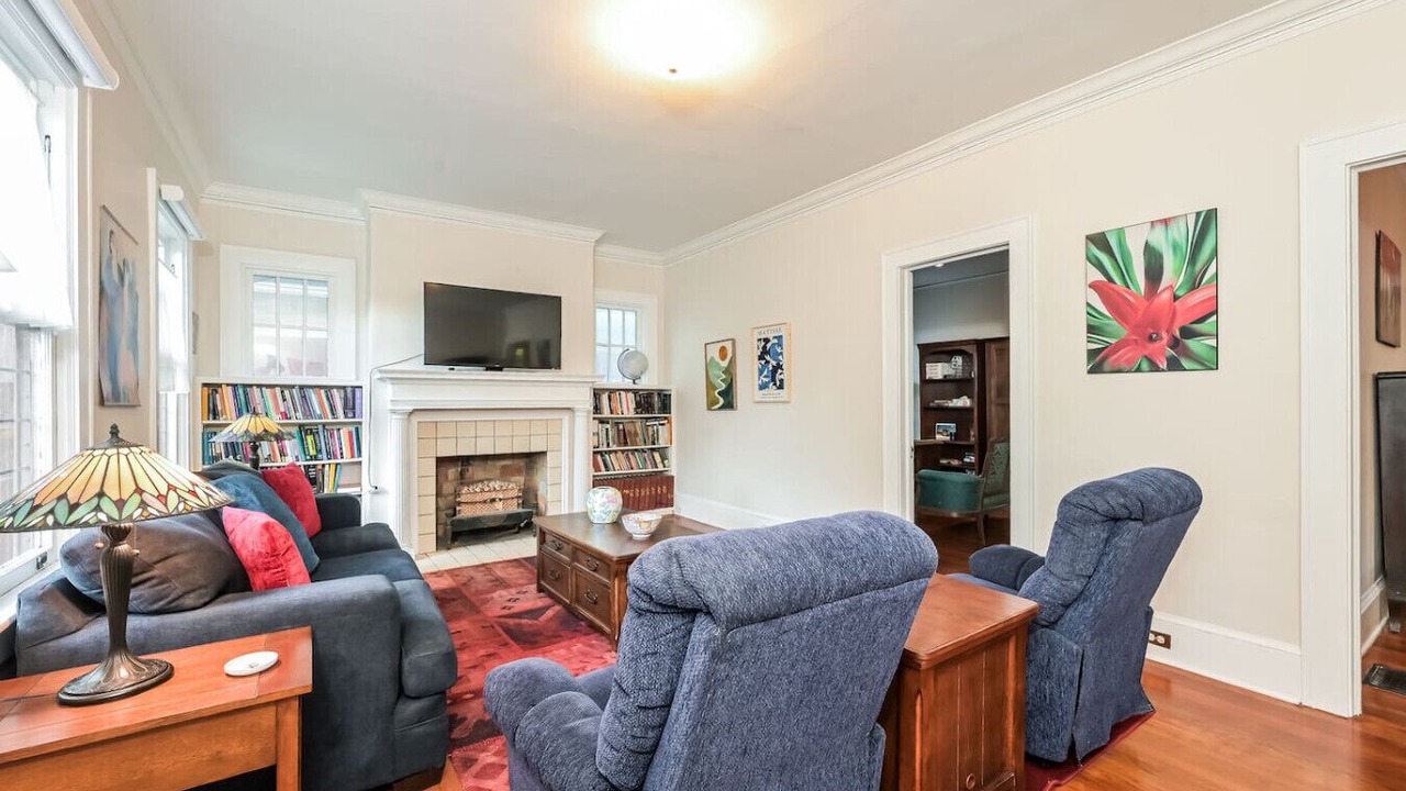 Photo of Livingroom in Candler Park