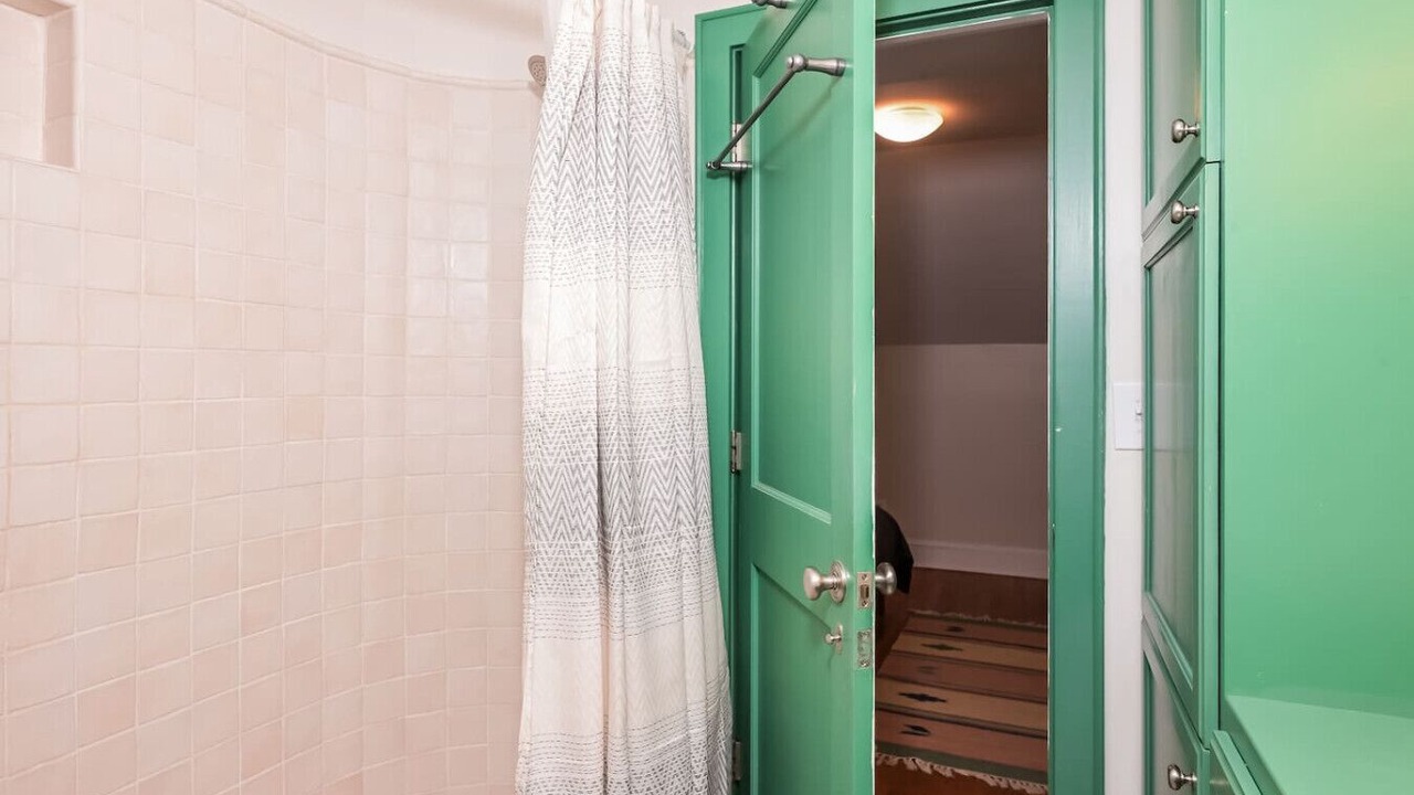 Photo of Bathroom in Candler Park