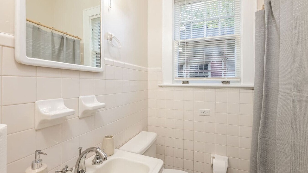 Photo of Bathroom in Candler Park