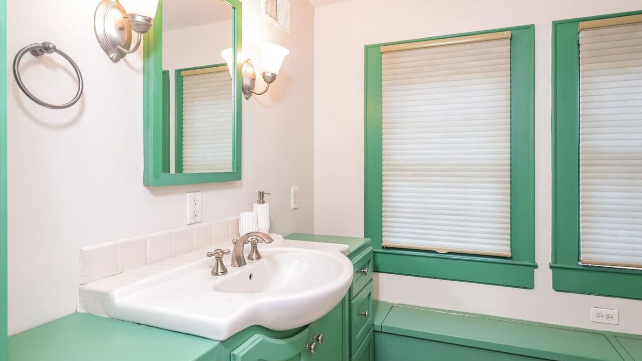 Photo of Bathroom in Candler Park
