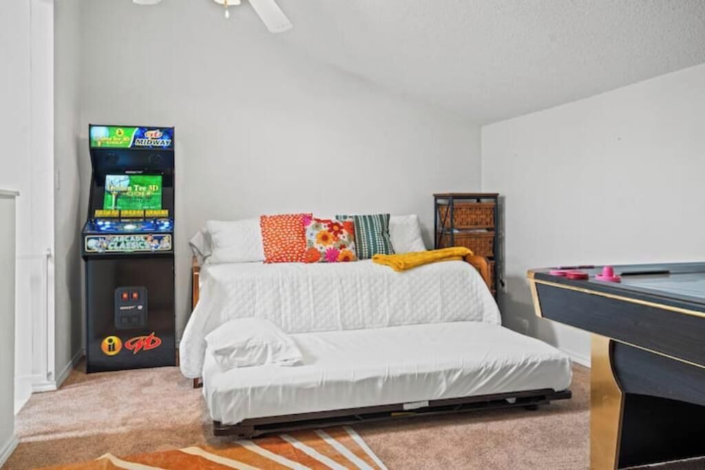 Photo of Bedroom in North by Northwest