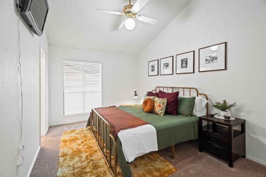 Photo of Bedroom in North by Northwest