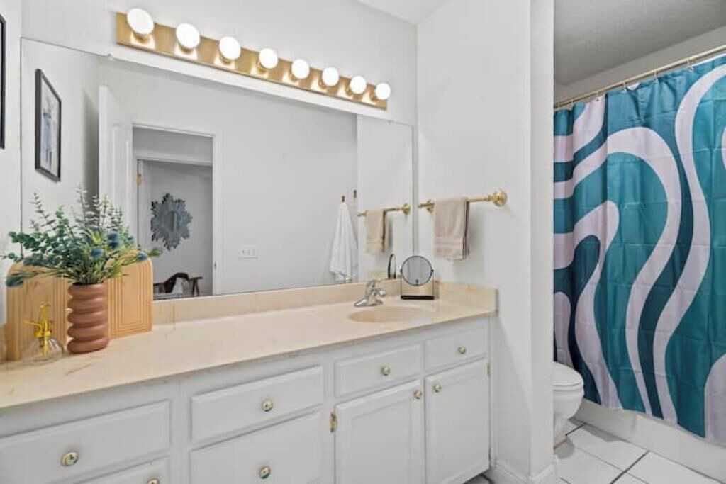 Photo of Bathroom in North by Northwest