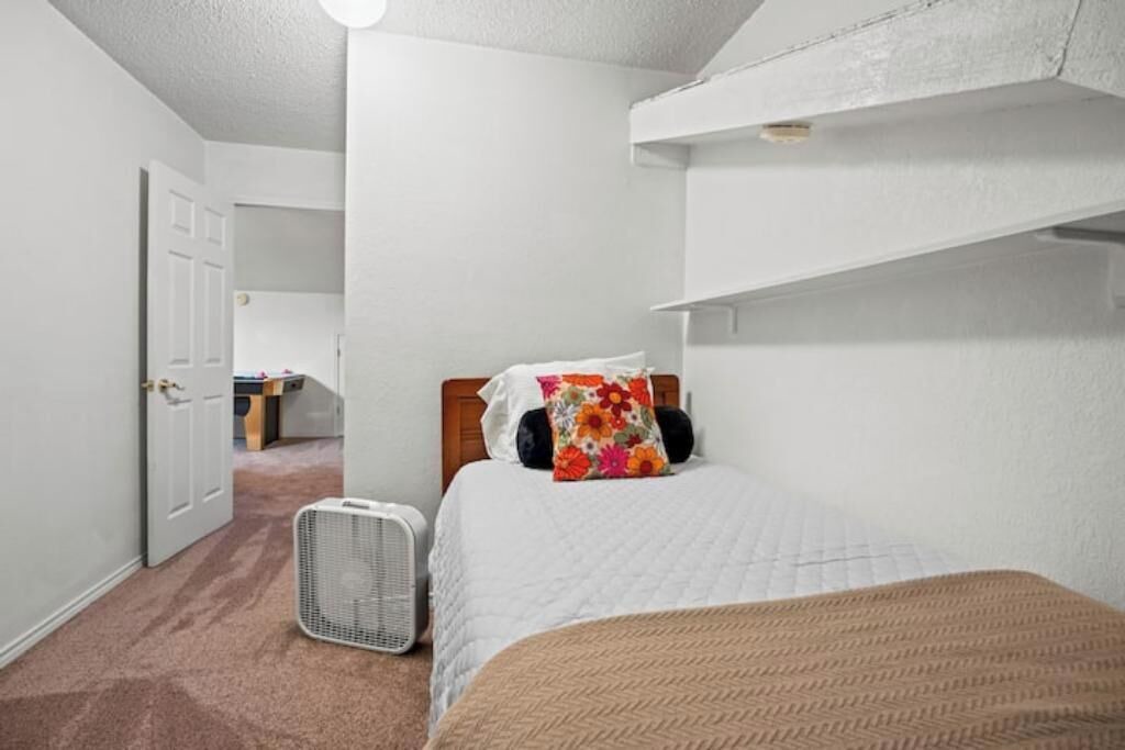 Photo of Bedroom in North by Northwest