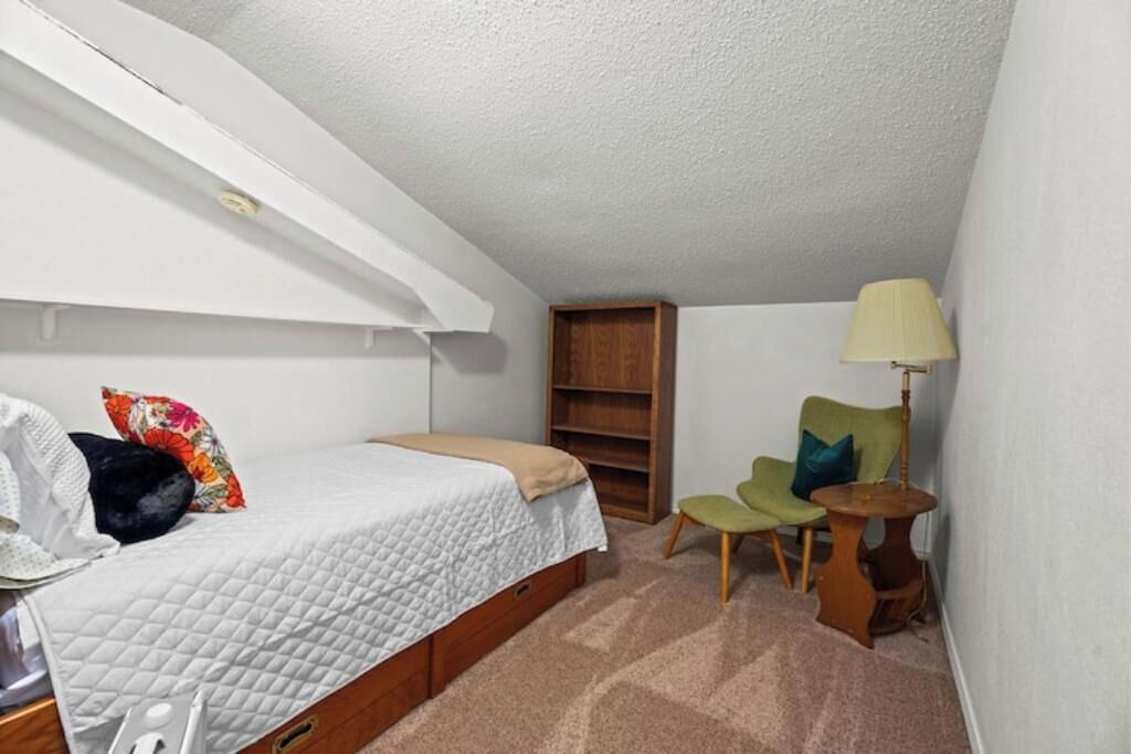 Photo of Bedroom in North by Northwest