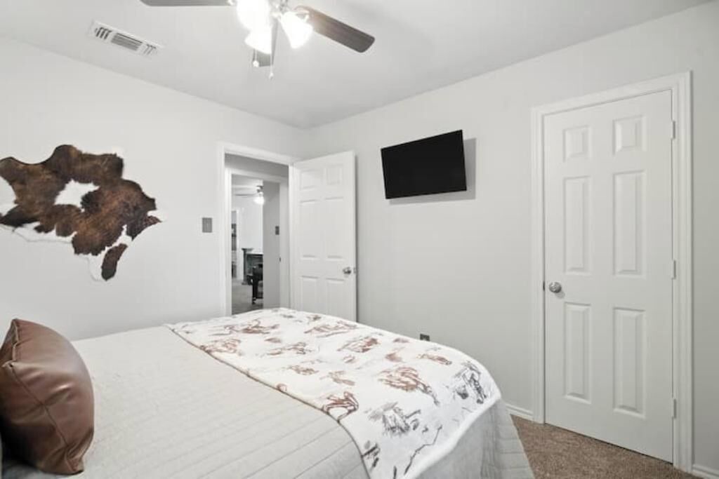 Photo of Bedroom in North by Northwest