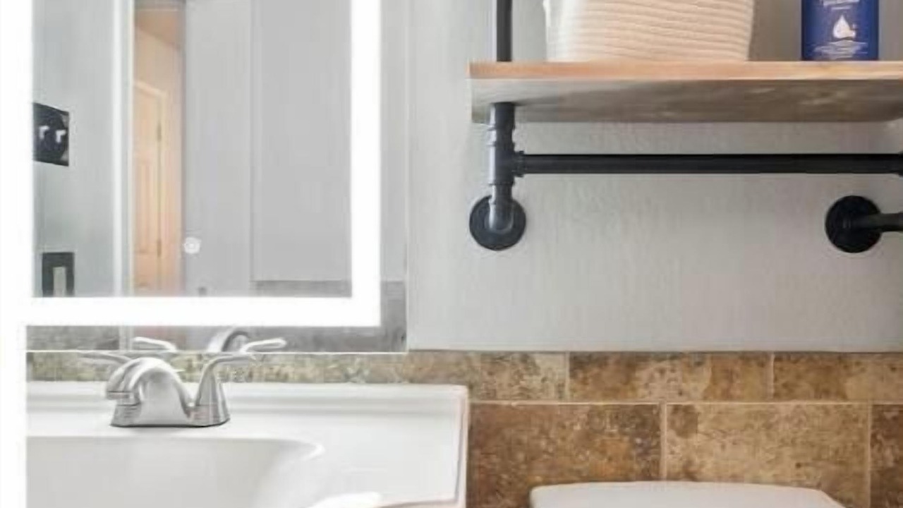 Photo of Bathroom in North by Northwest