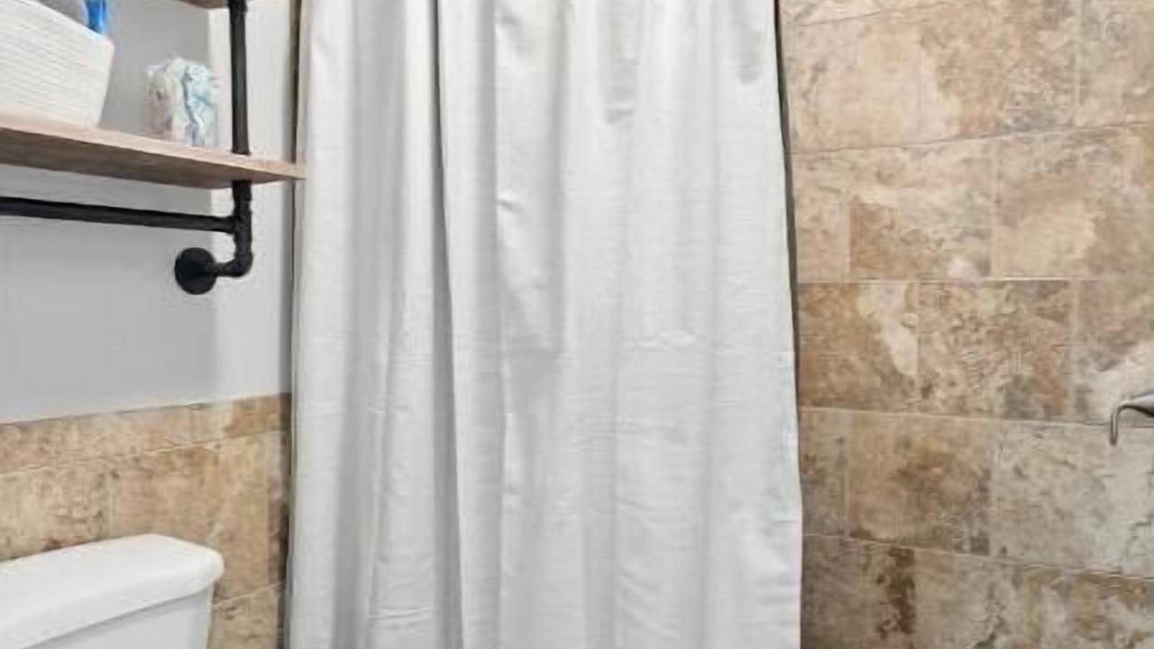 Photo of Bathroom in North by Northwest