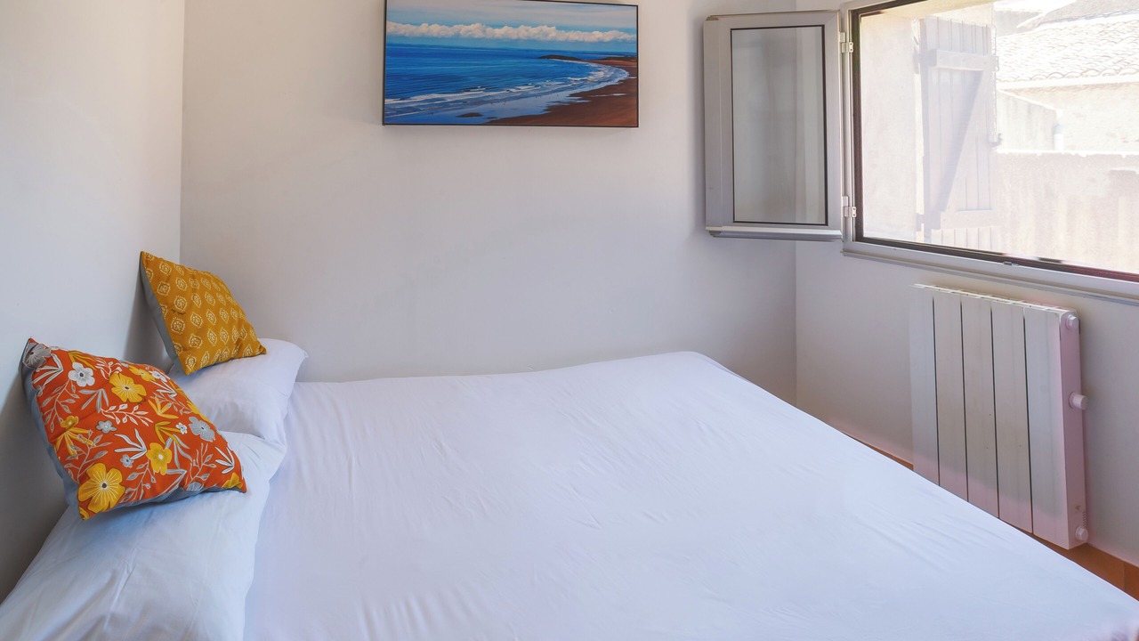 Photo of Bedroom in Gabian