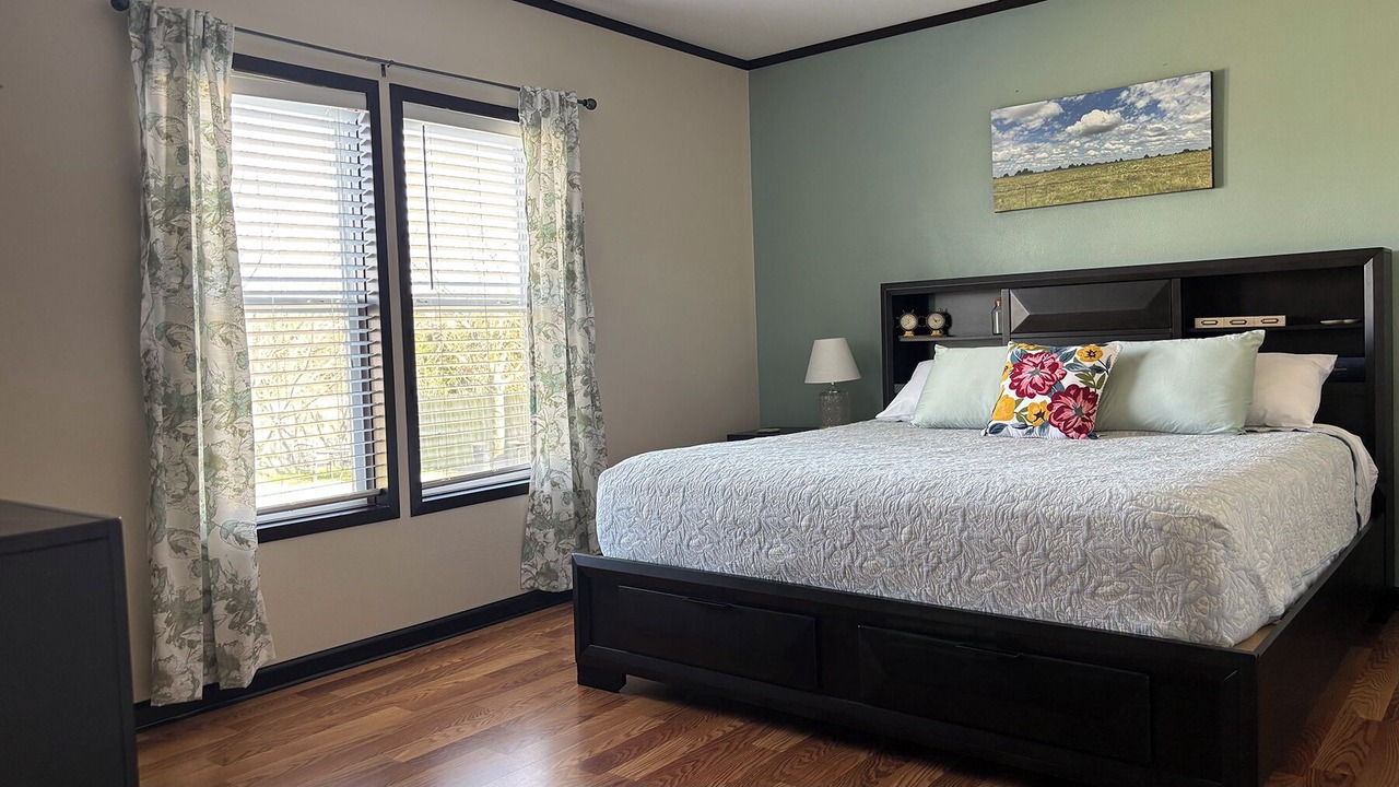 Photo of Bedroom in Navarro County