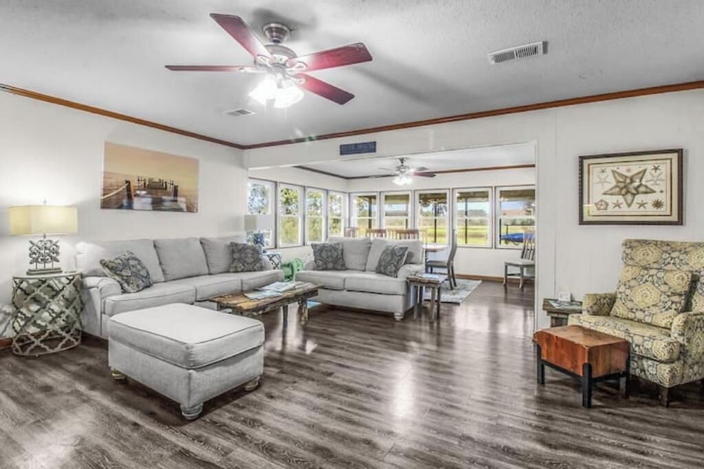 Photo of Livingroom in Townsend