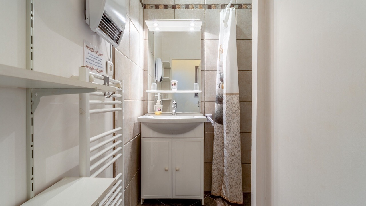 Photo of Bathroom in Saint-Ambroix