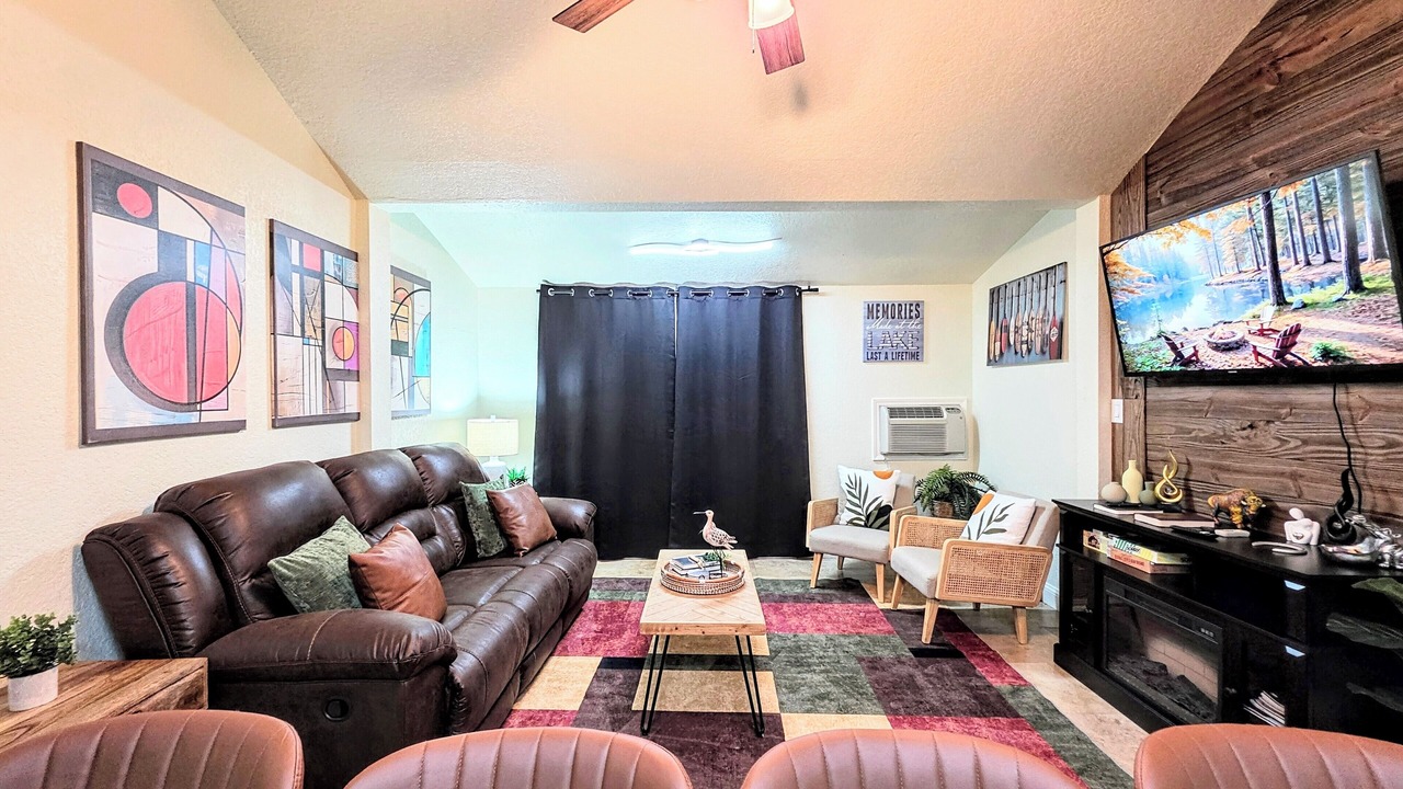 Photo of Livingroom in Mid America