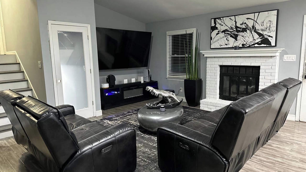 Photo of Livingroom in Lawrenceville