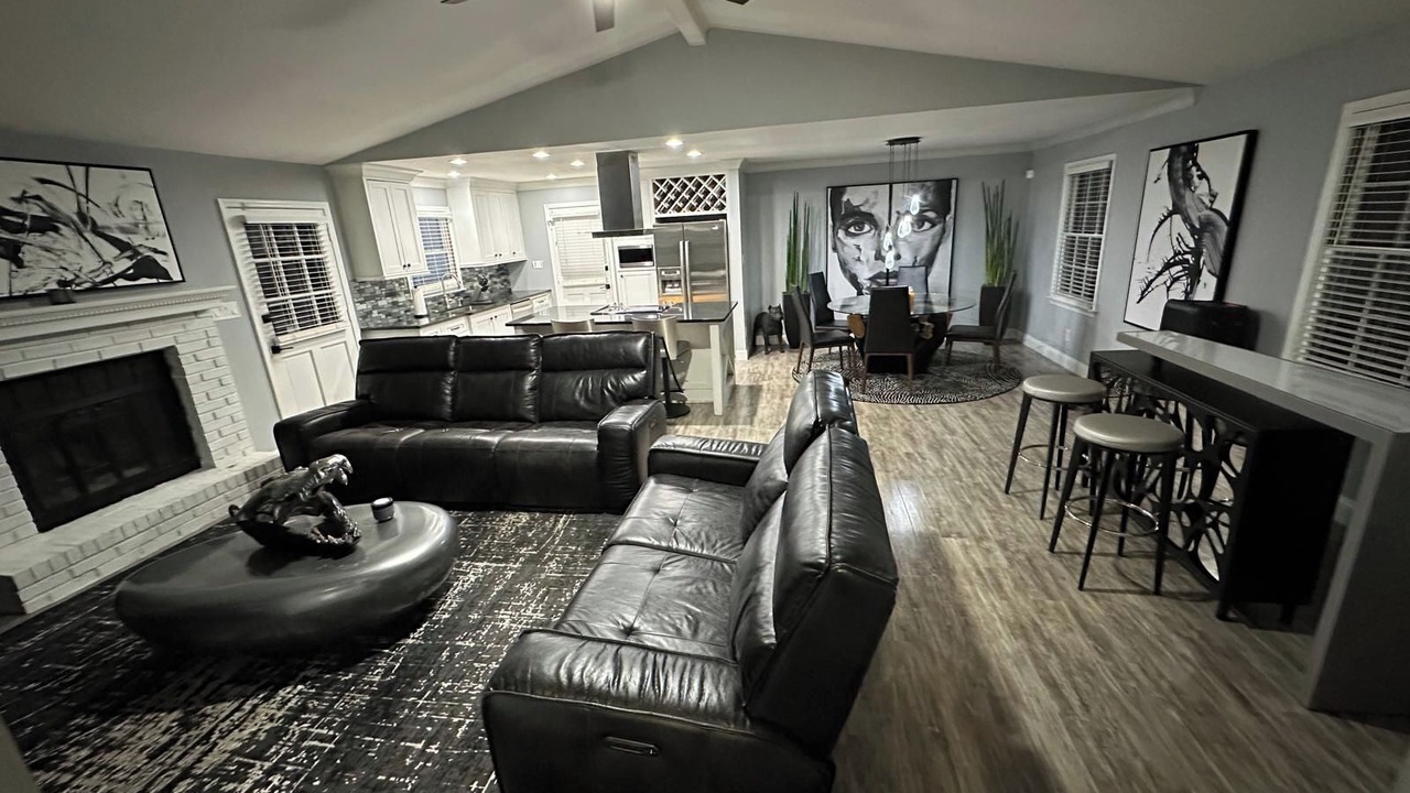 Photo of Livingroom in Lawrenceville