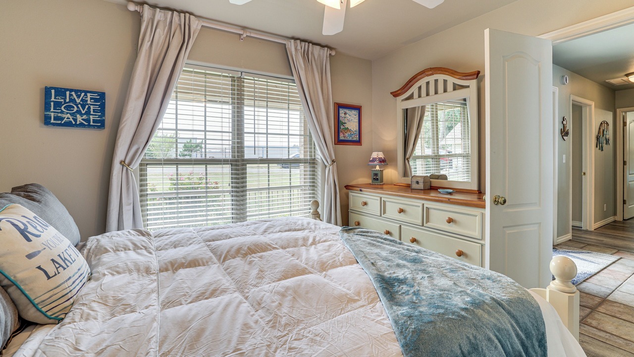 Photo of Bedroom in Grove