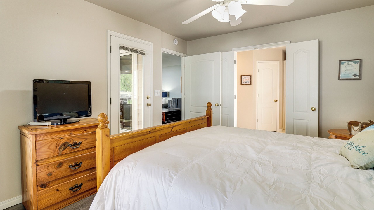Photo of Bedroom in Grove