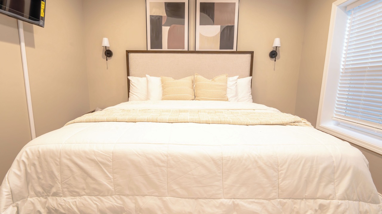 Photo of Bedroom in Rogers Park