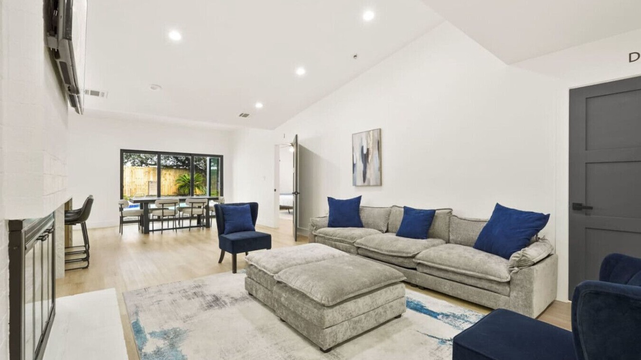 Photo of Livingroom in Woodlake - Briar Meadow