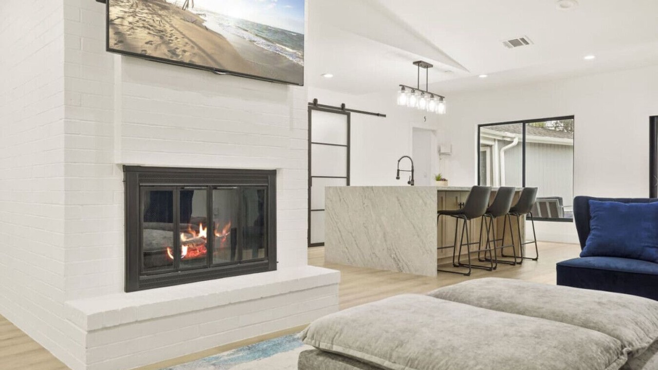 Photo of Livingroom in Woodlake - Briar Meadow