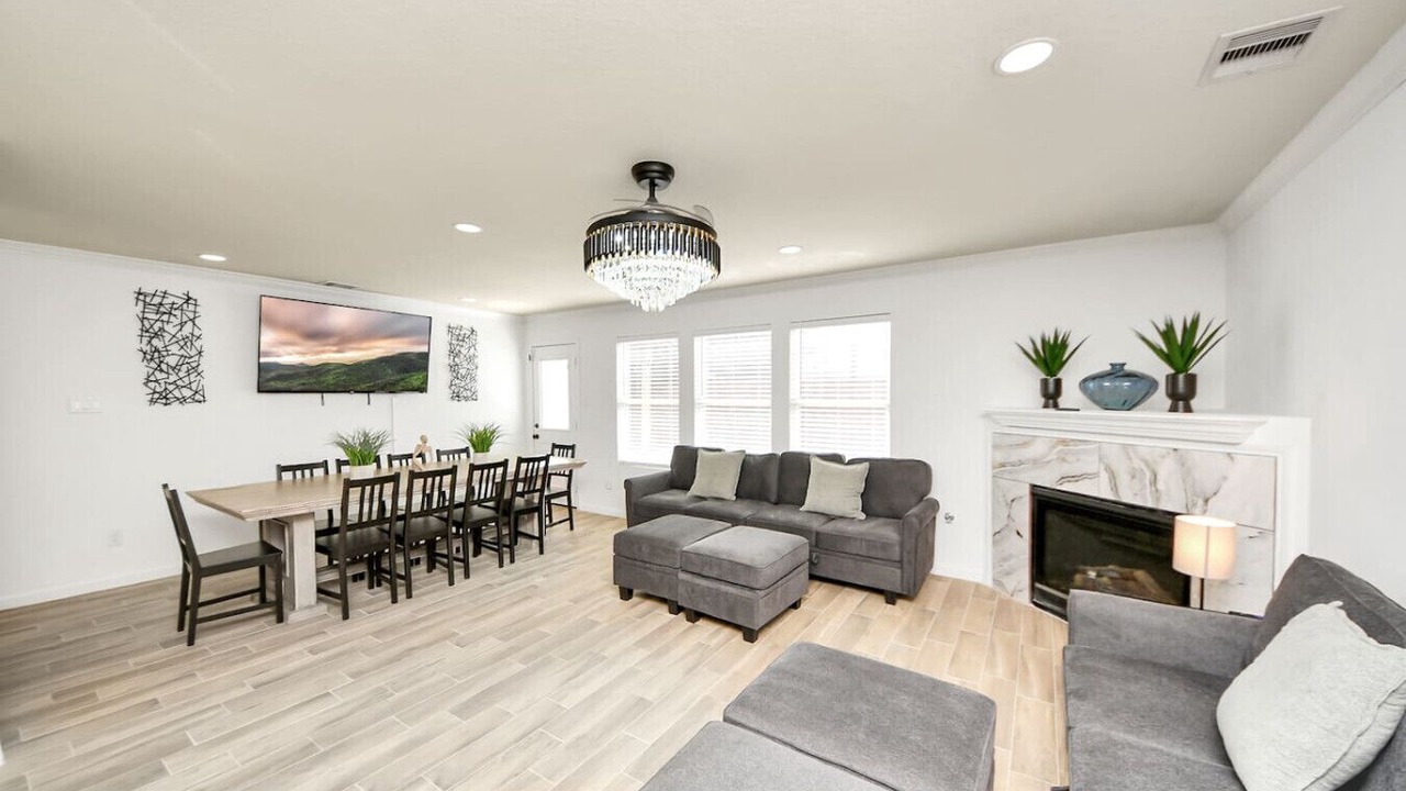 Photo of Livingroom in Northeast Houston