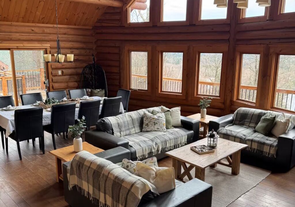 Photo of Livingroom in Saint-Faustin-Lac-Carre