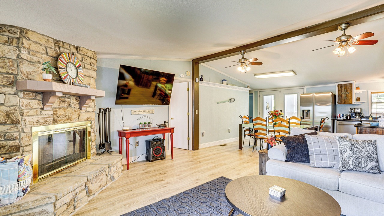 Photo of Livingroom in Carolyn Estates