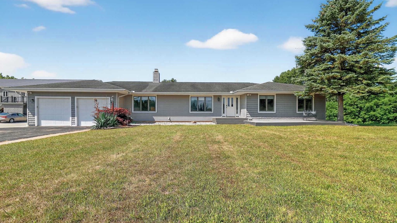 Photo of Outdoor in Grass Lake
