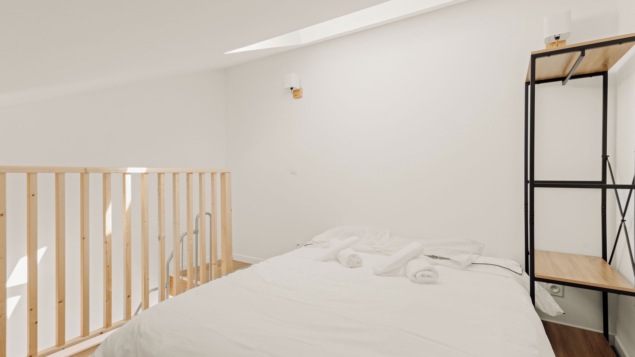 Photo of Bedroom in Decines-Charpieu