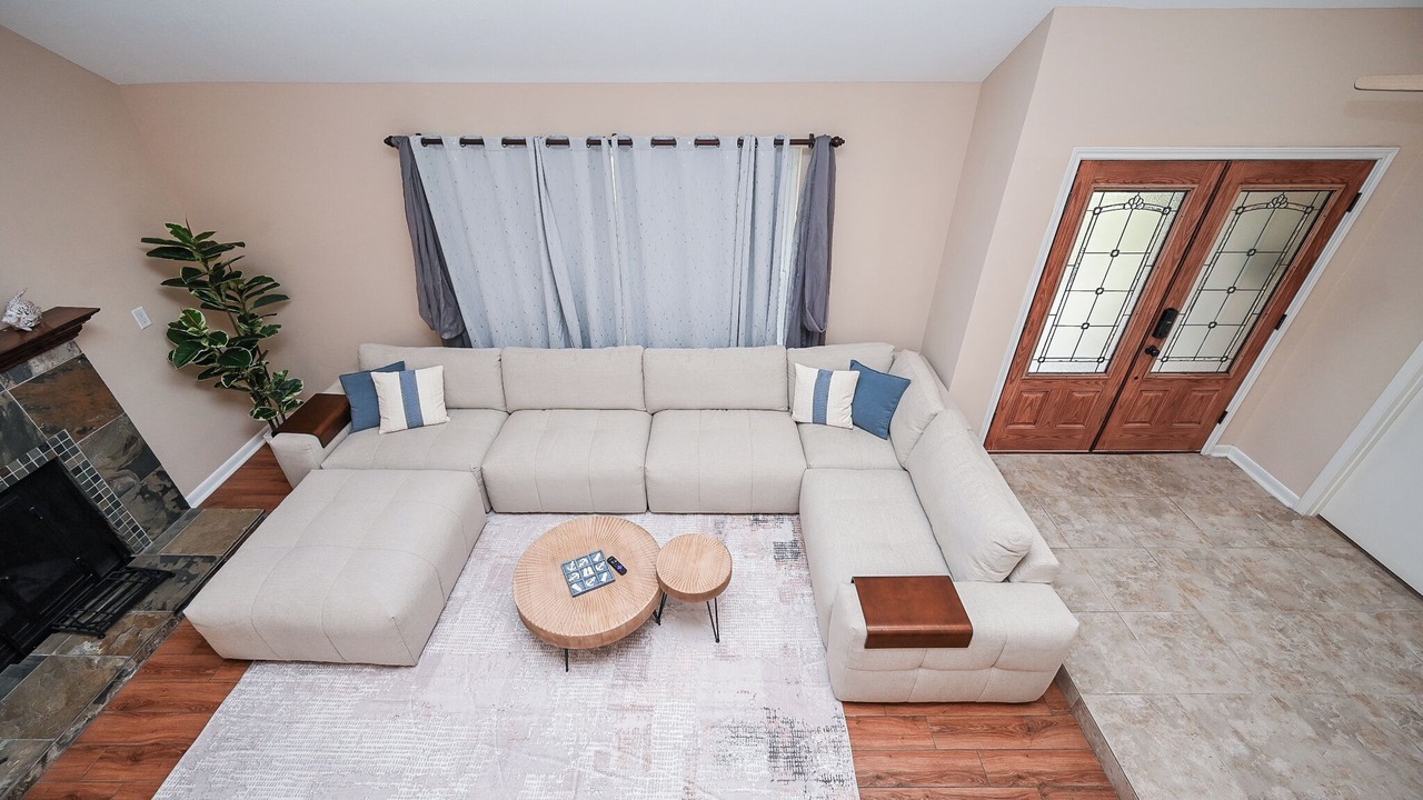 Photo of Livingroom in Spring