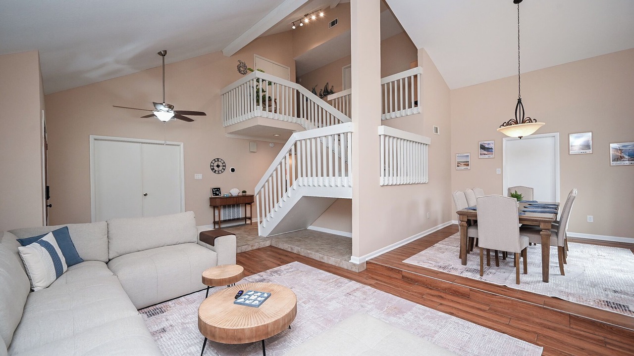 Photo of Livingroom in Spring
