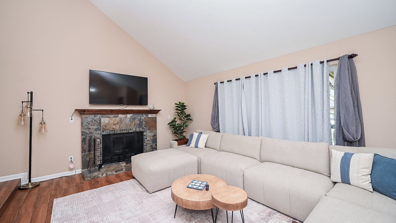 Photo of Livingroom in Spring