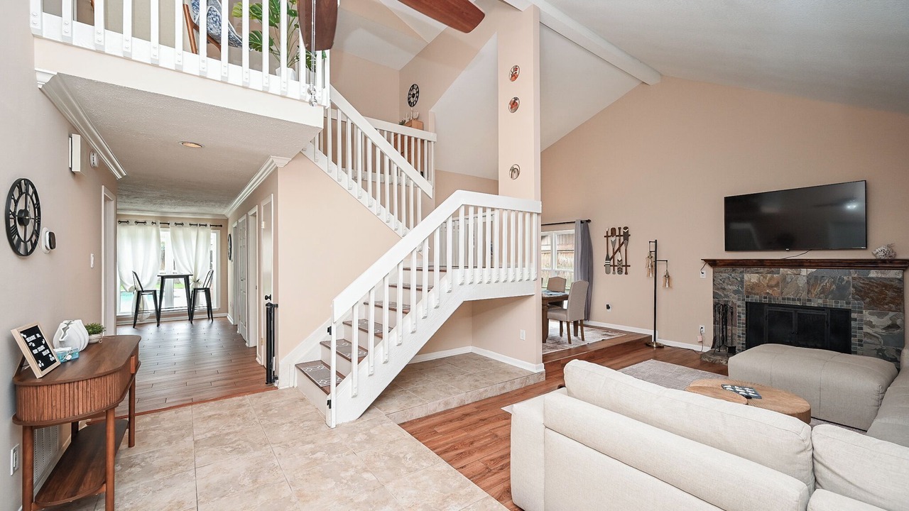 Photo of Livingroom in Spring