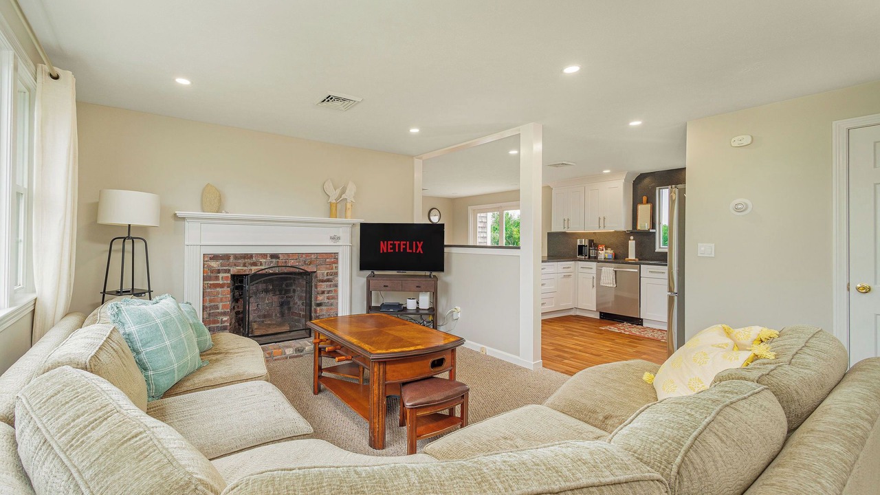 Photo of Livingroom in Sagamore Beach