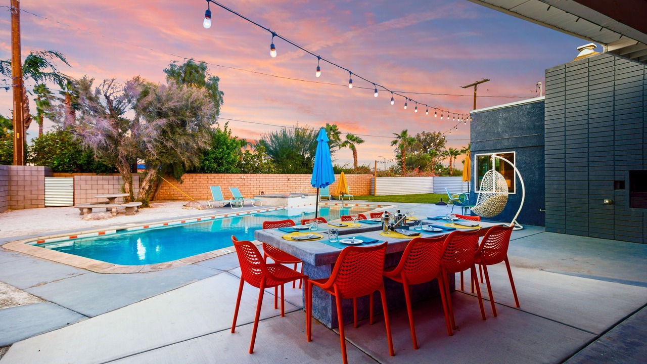 Photo of Outdoor in Racquet Club Estates