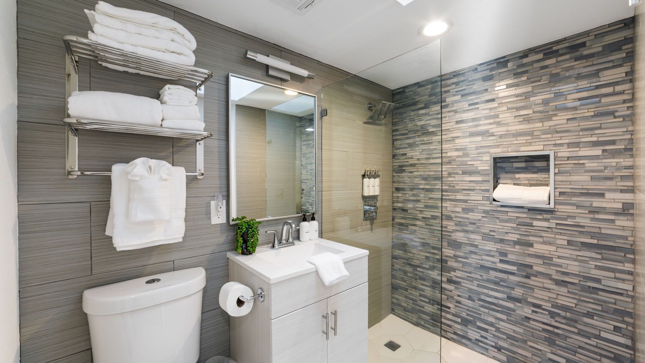 Photo of Bathroom in Racquet Club Estates