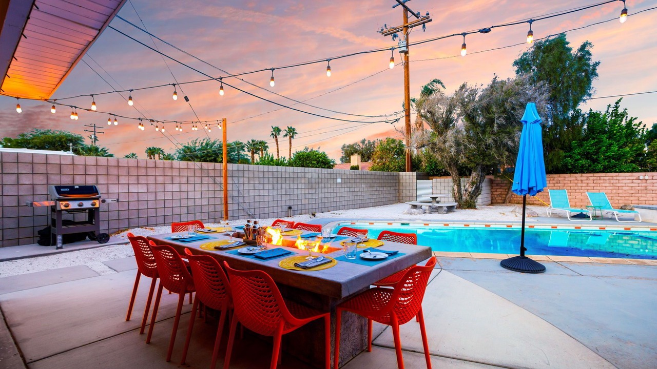 Photo of Outdoor in Racquet Club Estates