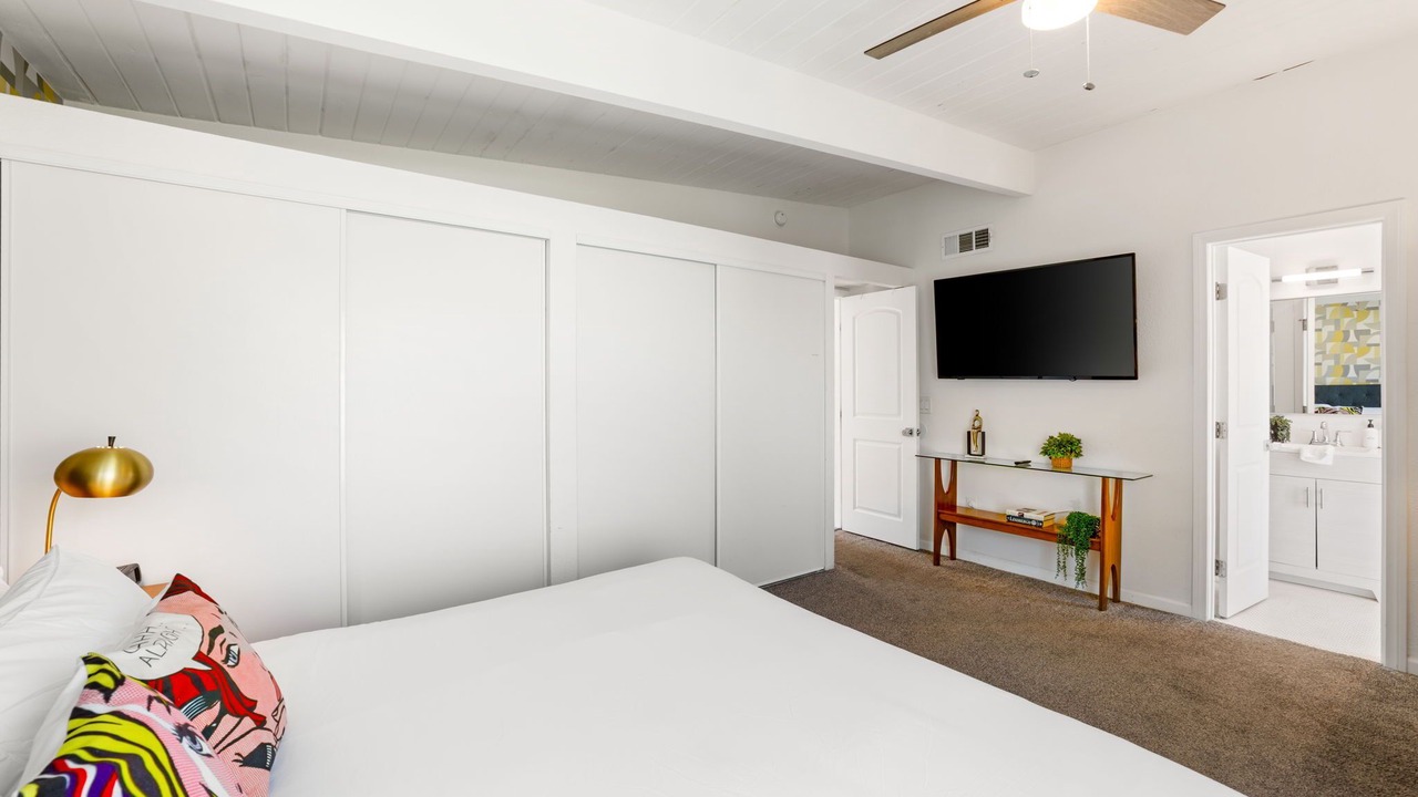 Photo of Bedroom in Racquet Club Estates
