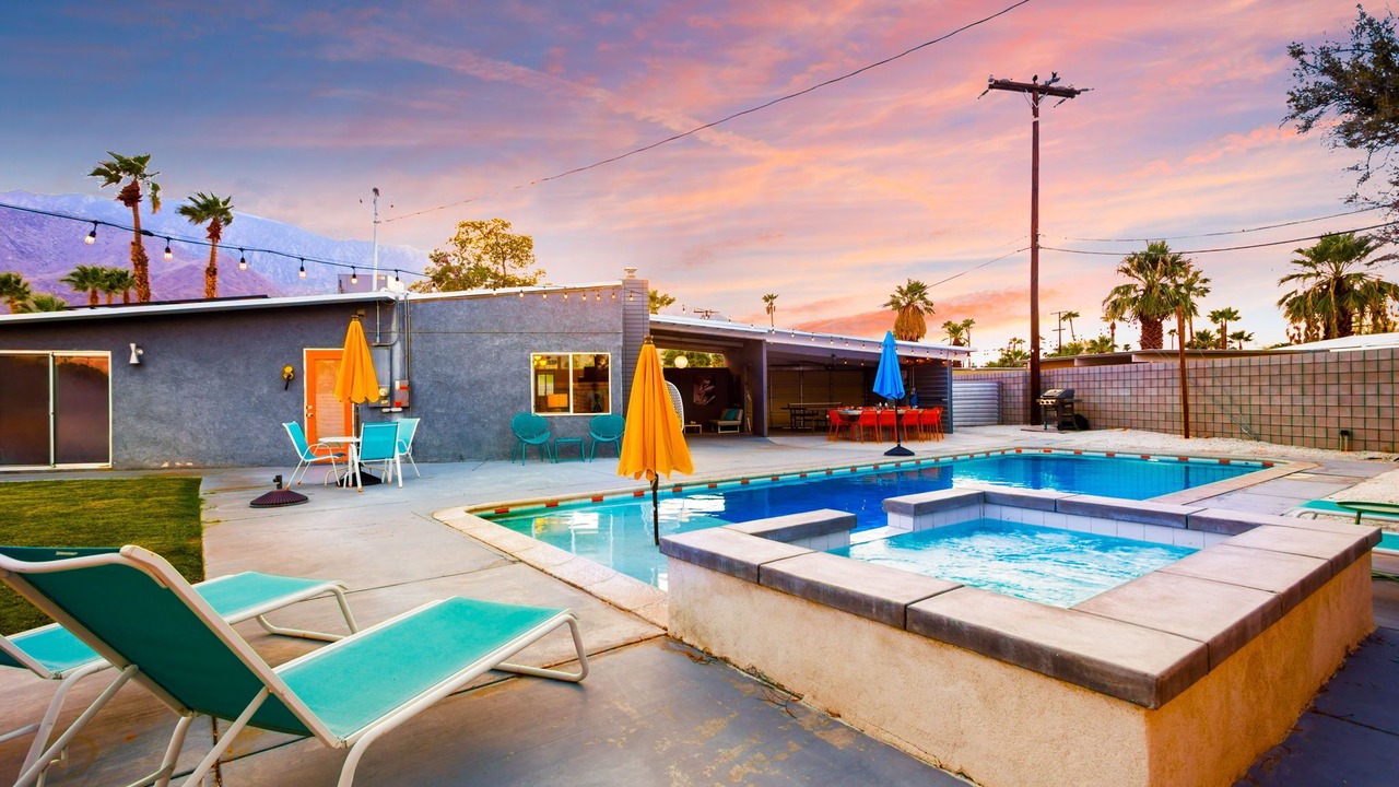 Photo of Outdoor in Racquet Club Estates