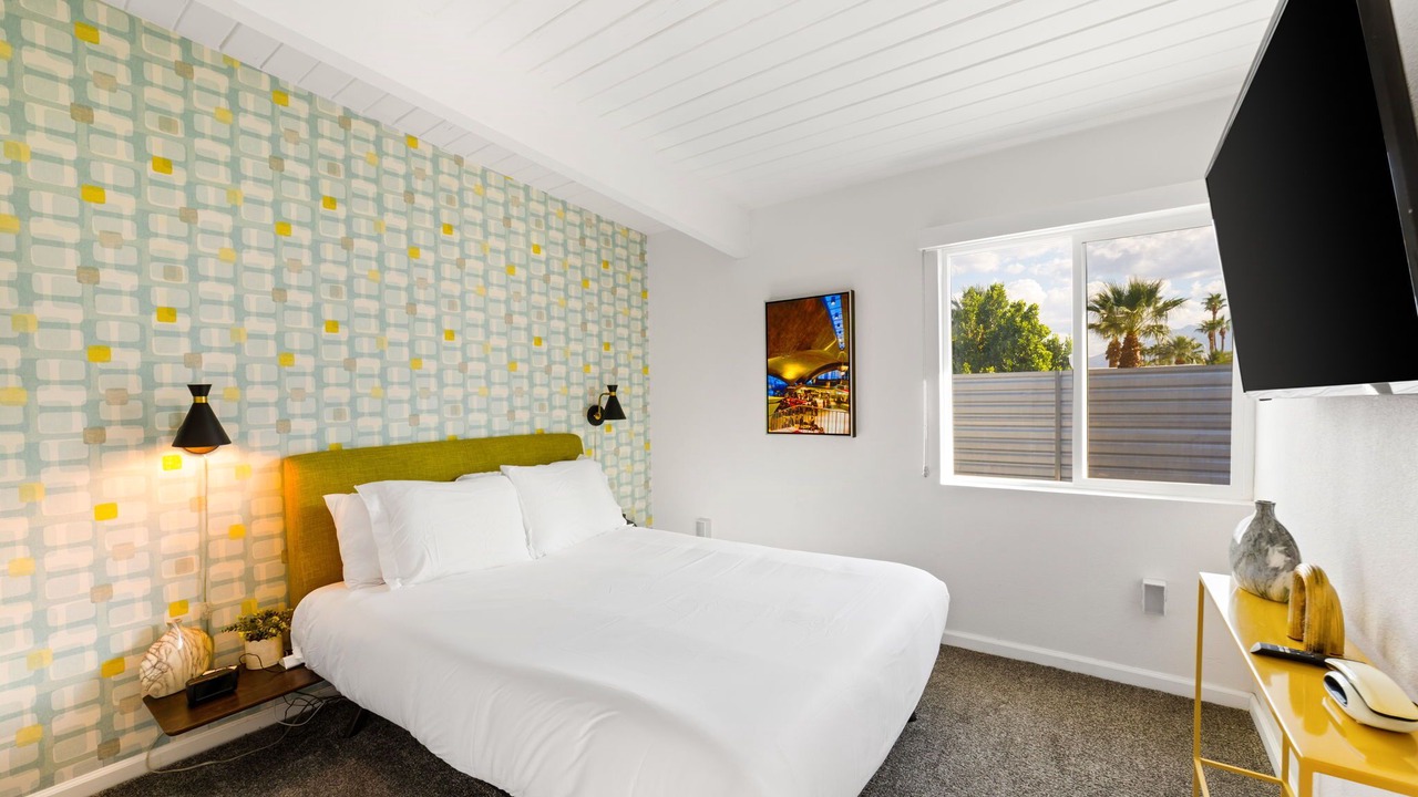 Photo of Bedroom in Racquet Club Estates