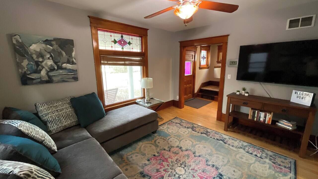 Photo of Livingroom in Midway