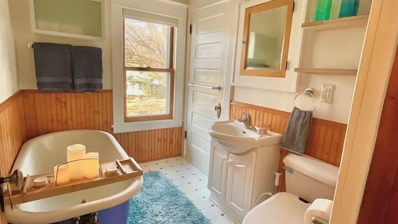 Photo of Bathroom in Midway