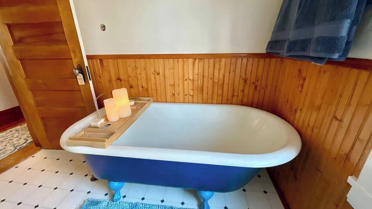 Photo of Bathroom in Midway