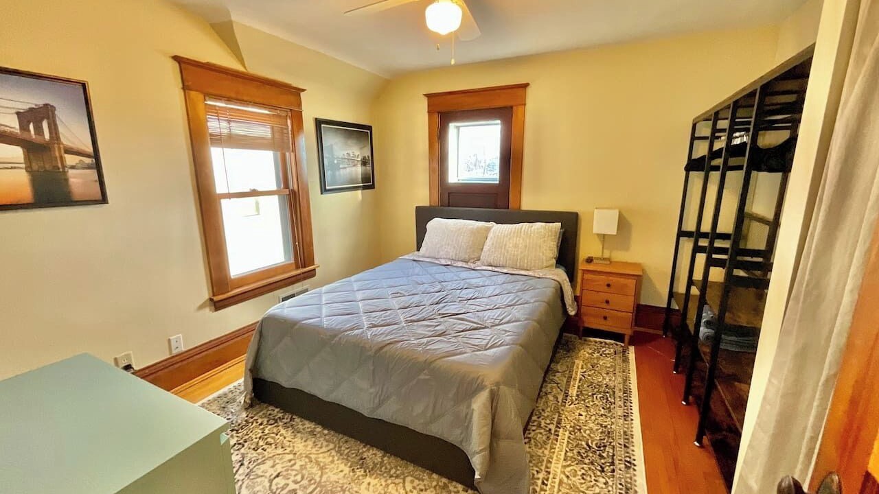 Photo of Bedroom in Midway