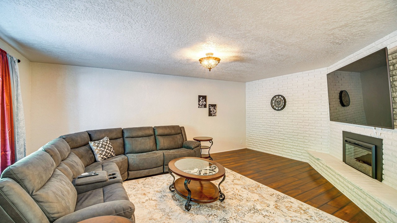 Photo of Livingroom in Roseburg